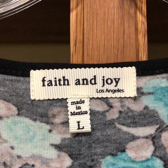 Faith and Joy Ladies Floral Top - Picture 5 of 10